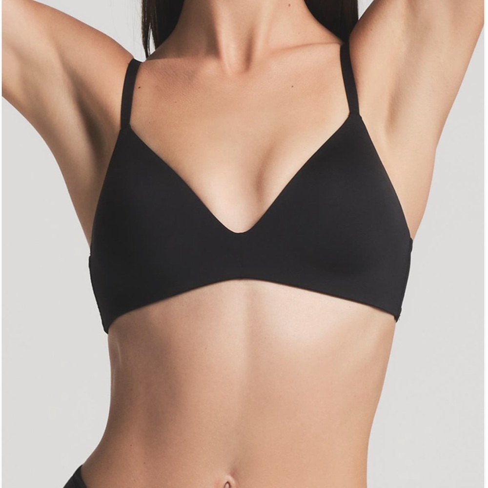 Skims wireless form T-shirt  bra 34C, NWT